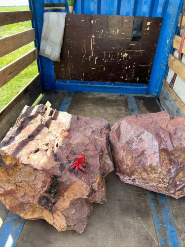 Ландшафтные глыбы красно-фиолетовые 200-1000 килограмм купить в Серпухову