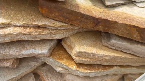 Плитняк златолит жёлтый золотистый для отмостки купить в Серпухову