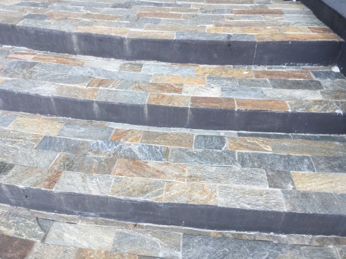 Плитка из Златолита Уральского для лестницы купить в Серпухову