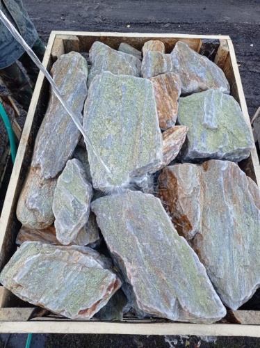 Златолит жёлтый, жёлто-зелёный глыбки и валуны для ланшафтного дизайна купить в Серпухову