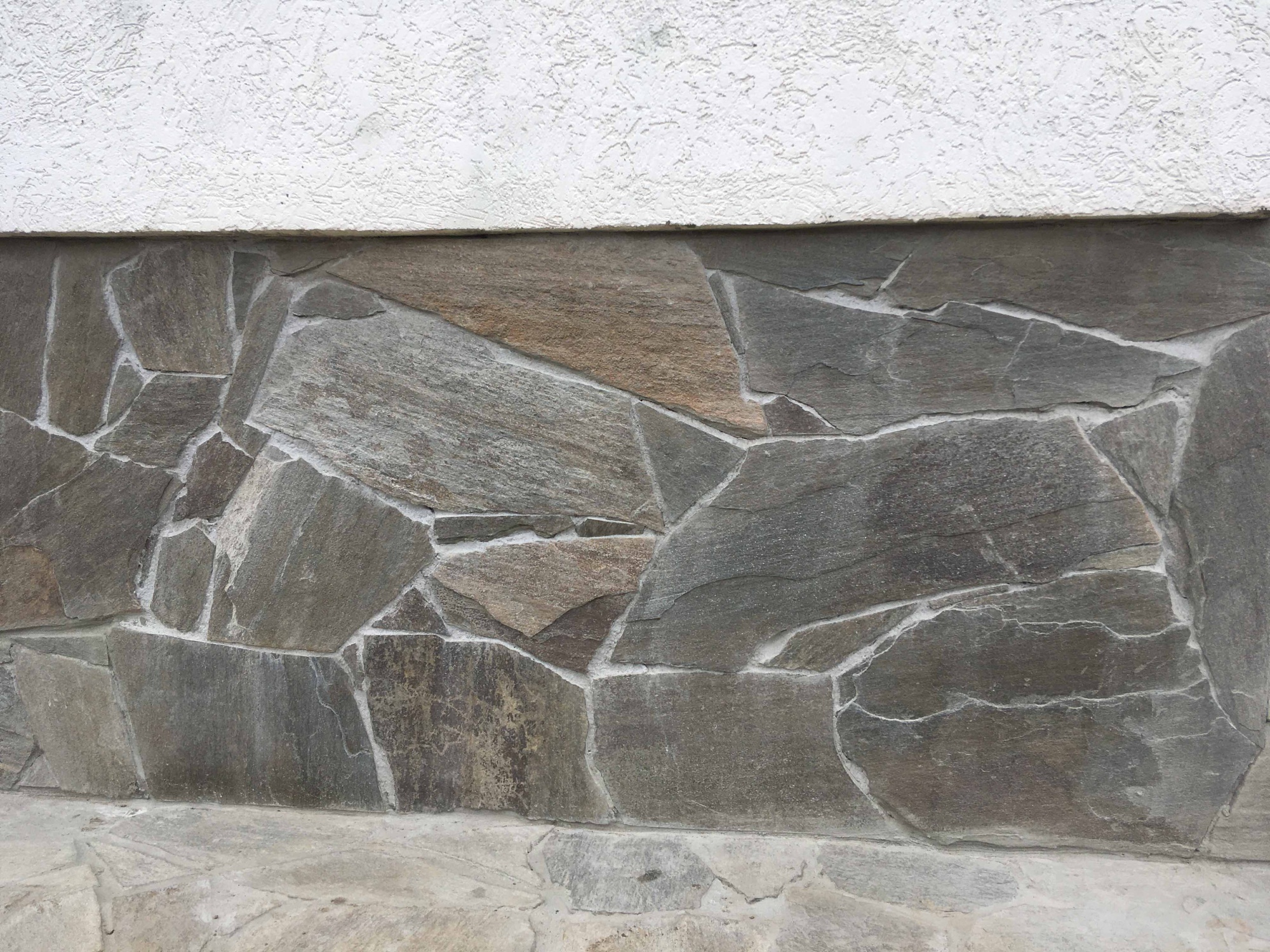 Плитняк златолит Уральский для цоколя, отмостки купить в Серпухову