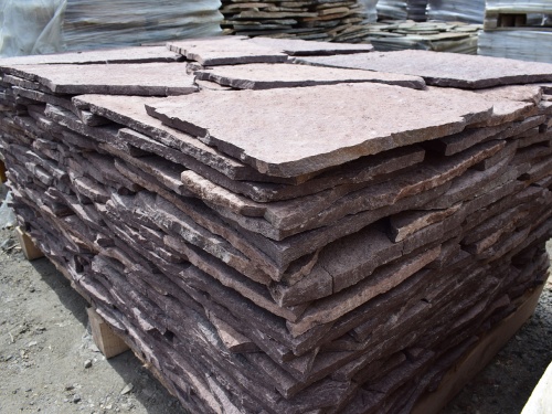 Плитняк лемезит бордовый для облицовки цоколя 20-25 мм  купить в Серпухову