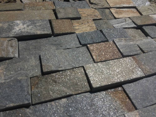 Плитка пилёная златолит Уральский для цоколя, отмостки купить в Серпухову