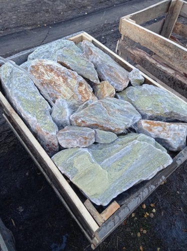 Златолит жёлтый, жёлто-зелёный глыбки и валуны для ланшафтного дизайна купить в Серпухову