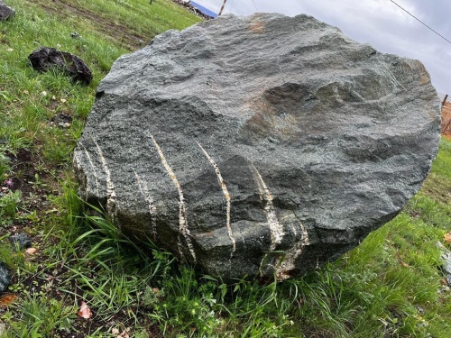 Гигантские зелёные валуны для ландшафтного дизайна весом более 5 тонн купить в Серпухову