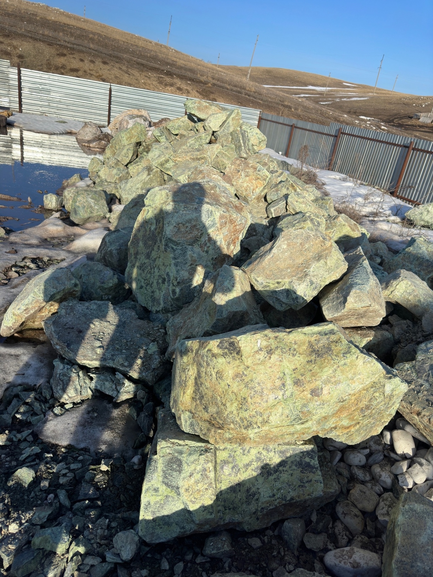 Камни для ландшафтного дизайна зелёные 10-60 килограмм купить в Серпухову