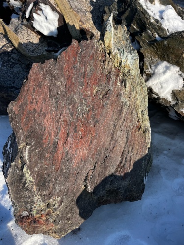 Ландшафтные глыбы красно-фиолетовые 200-1000 килограмм купить в Серпухову