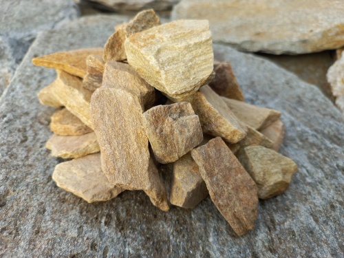 Златолит жёлтый декоративная каменная крошка купить в Серпухову