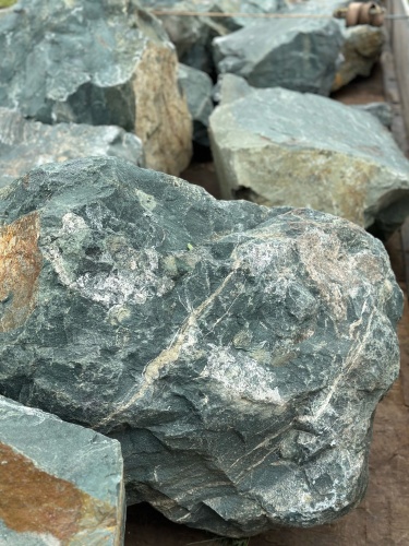 Камни для ландшафтного дизайна зелёные 10-60 килограмм купить в Серпухову