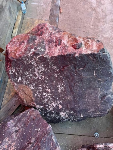 Камни для ландшафтного дизайна красно-фиолетовые 10-60 килограмм купить в Серпухову