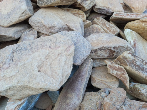 Златолит жёлтый, жёлто-зелёный глыбки и валуны для ланшафтного дизайна купить в Серпухову