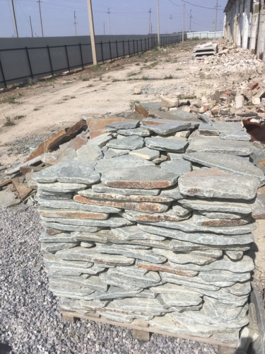 Златолит серебристый галтованный для лестниц купить в Серпухову