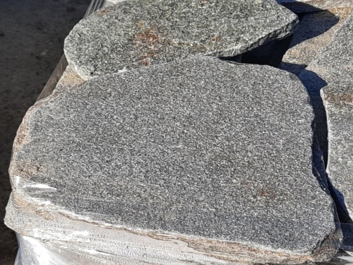 Златолит серебристый галтованный для лестниц купить в Серпухову