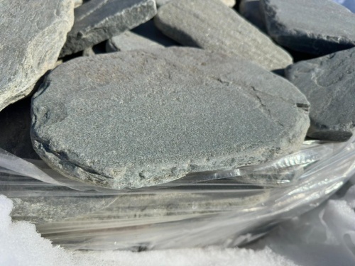 Плитняк златолит зелёный галтованный для мощения на бетон купить в Серпухову