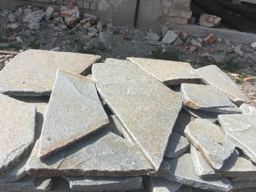 Златолит серебристый галтованный для лестниц купить в Серпухову